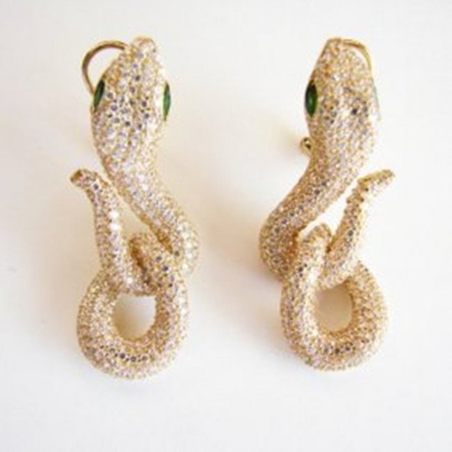 Creation Diamond Snake Earrings 6.57Ct 18k Y/g Overlay: Creation Diamond & Green Garnet High Quality Item: Earrings Weight: 6.07 Carat Round Brilliant Clarity: VVS, Color: F Green Garnet:.50 Carat Marquise Cut Clarity: VVS, Color: Green Earrings Size: L 1.