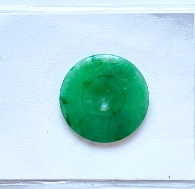 Loose Natural Chiness Jade Grade: A/For Pendant: Gems: Natural Jadeite Jade Qty: 1 Pcs Jade Weight: 9.56 Carat Round/Button Shaped Cabochon Measurement: 20.04 mm,Thickness 1.9 mm Grade: A Clarity: Transparent Color: Emerald Green Luster: Excel