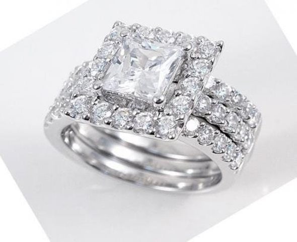Creation Diamond Ring 3.25 Carat 18k W/G Overlay: Stunning Anniversary Ring Creation Diamond High Quality Item Total Weight 3.25 carat Center: 1.50 carat princess cut shape Clarity: VVS, Color: F Small diamond weight: 1.75 carat round shape (Clarity: