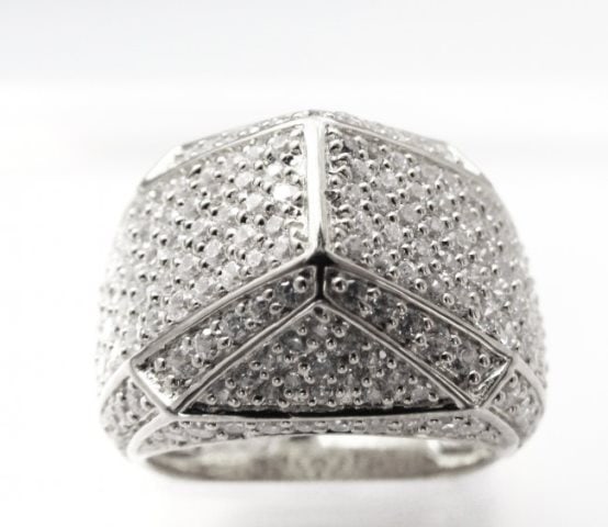Creation Diamond Ring 3.00Ct 18kW/g Overlay: Creation Diamond Ring High Quality Item Quantity: 1 Clarity: VVS Color: F Size: 6 Band Thickness: 5-6mm Setting: Micro Pave Stone: 3.00 Carat round brilliant Metal: 18k white gold overlay 925 silver