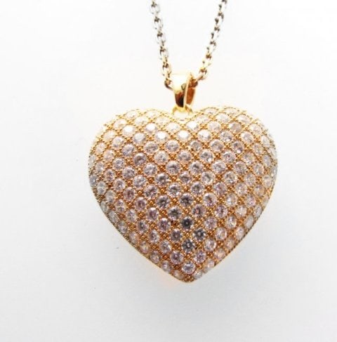 Creation Diamond Heart Pendant 2.00ct18kY/g Over: Stunning Creation Diamond Pendant and High Quality Item Qty: 1 Clarity: VVS Color: F Weight: 2.00 carat round brilliant Item name: Heart Pendant 18k Yellow gold rhodium overlay of pure 925 silver 925