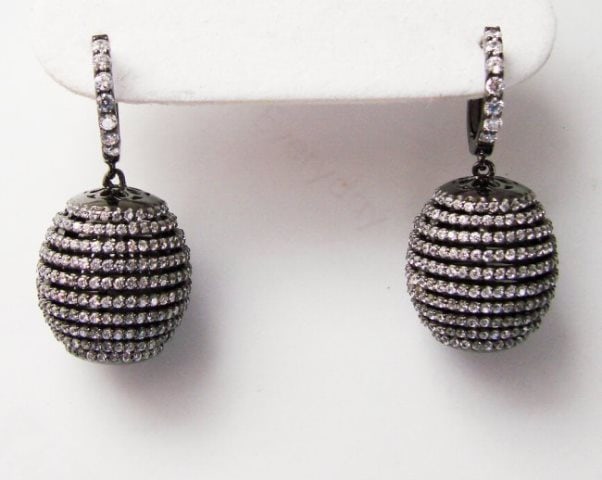 Creation Diamond Dangle Earring 2.45Ct 18k B/g Overlay 925: Creation Diamond Earrings and High Quality Clarity: VVS,Color: F Stone: Approx 2.45 carat Round Brilliant Item: Earrings Dangle Shape Length: 1.25"x 1/2"inch 18k Black gold Overlay 925 silver Weight: 