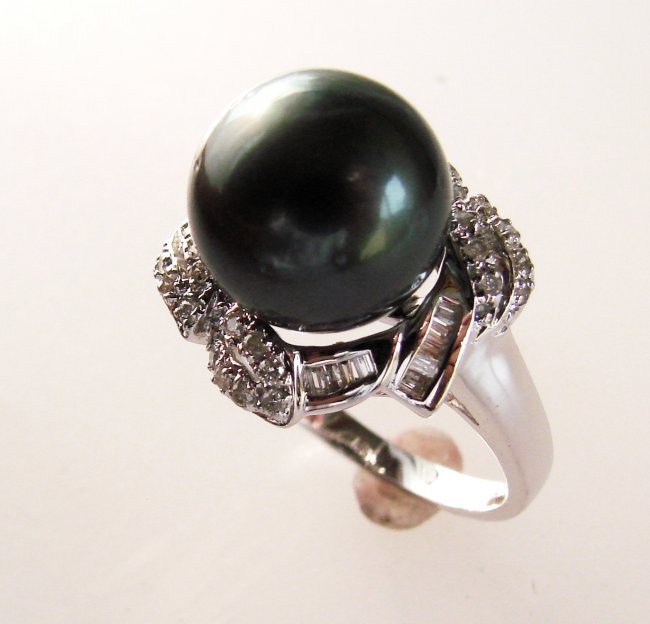 Tahitian Pearl Diamonds Ring .52Ct 14k W/g: Gem Type: Natural Tahitian Pearl Diamonds Item: Pendants Diamonds: 28 Pieces Round Brilliant Weight: .32 Carat Clarity: SI2-Color: G-Treatment: None Diamonds Baguette 18 Pieces Weight: .20 Carat Clari