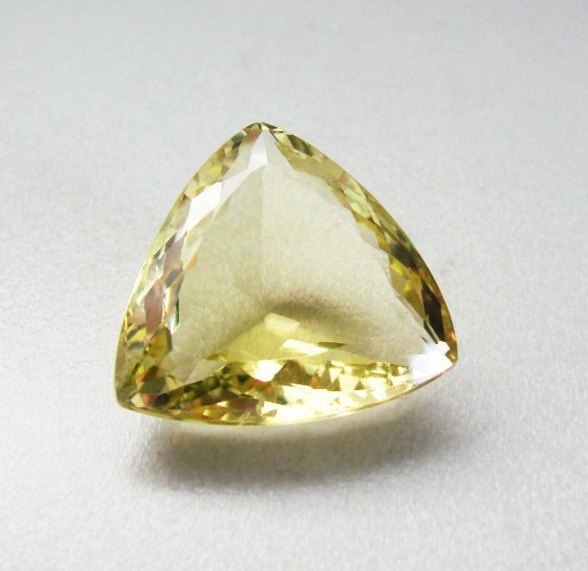Natural Lemon Topaz Trillion Facet 22.45Ct 21x20.: Gems Type: Natural Lemon Topaz Weight:22.45 Carat Shape: Trillion Facet Measurement:21x20.6x9 mm Clarity:VVS,Color:Lemon Treatment:Irradiated Origin: Brazil Estimated Value Price:$435 Item wil