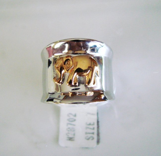 Elephant Two Tone Ring18k Y-W/g Overlay: Elephant Two Tone Ring carat 18k yellow & White overlay 925 Silver Weight:9 grams Face Ring 3/4" ,Thickness:2-4 mm High Quality Hand Making High Polishing Style: Unique Size:7,Item: New
