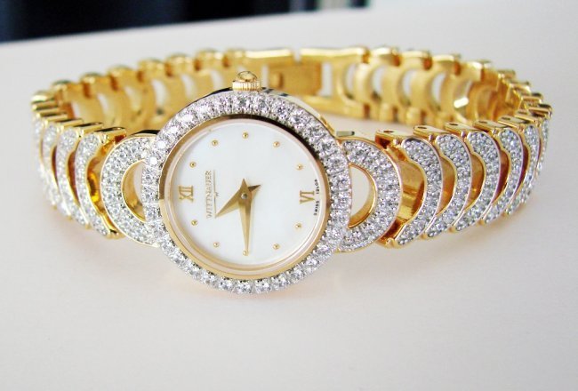Wittnauer Ladies Watch Sapphire Crystals 18K Y/g Over: Wittnauer Ladies Watch Sapphire Crystals Mother of Pearl Watch Face Creation Diamond 264 Pieces Weight:5.28 Carat Round Brilliant Clarity: VVS, Color: F Setting: Prong Movement: Run Battery Size: 7.1/