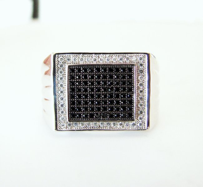 Creation Diamond-Men Ring 1.10Ct 18k W/g Overlay: Creation Diamond-Men Ring 1.10Ct 18k W/g Overlay This item was made by high quality handicrafts Gem Type: Creation Diamonds Fancy Black High Quality Item Total Weight:.80 carat Center Black: .80 Carat