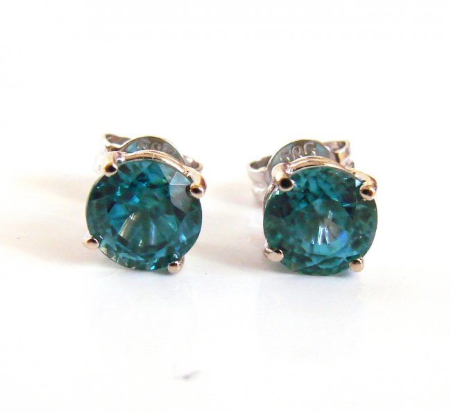 Natural Blue Zircon Earring Stud 4.15Ct 14k W/g: Gems: Natural Blue Zircon Quality: 1 Pairs Shape: Round Facet Weight: 2.45 Carat (Clarity: VVS, Color: Sky Blue, Treatment Heated) Measurement: 6.5x5.4 mm Origin: Cambodia Metal: 14k White Gold Weight