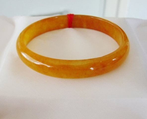 Natural Jadeite Jade Bangle JBA-Grade A Size: 6.5: Gem Type: Natural Jadeite Jade Item: Jade Bangle Grade: JBA-A, Color: Green an texture Transparency: Semi-Transparent Shape & Cut: Solid Jade Band Haft ways Round Jade Finish: Hand cut and hand High P