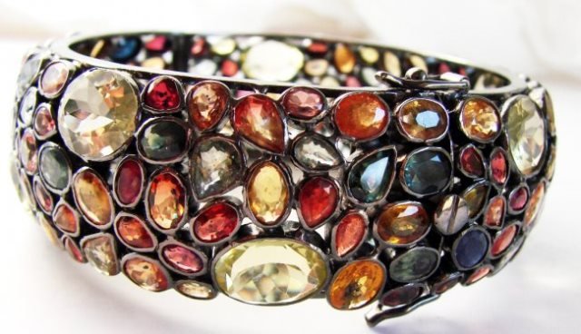 Natural Multi Sapphire Bangle 68.52CT 18kB/g Over: Gem Type: Natural Beautiful Multicolor Sapphire and Lemon Topaz High Quality Item Item: Bracelet Lemon Topaz 10 Pieces Weight: 52.10 Carat (Clarity: VVS Treatment: Irradiated) Shape: Oval Facet Origin