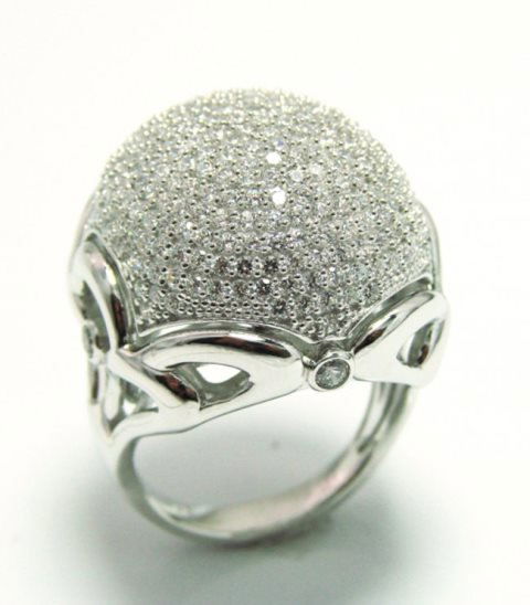 Diamond Creation Ring 3.00Ct 18k W/g Overlay: Creation Diamond Ring High Quality Item Quantity: 1 Stone: 3.00 carat (Clarity: VVS1, Color D-E) 18k White gold overlay of 925 silver 925 silver weight: 7 grams Size: 7 Band thickness: 3-4 mm Gender: