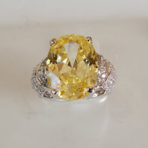 Creation Diamonds Ring 6.55ct 18k W-Y/g Overlay (1 of 4)