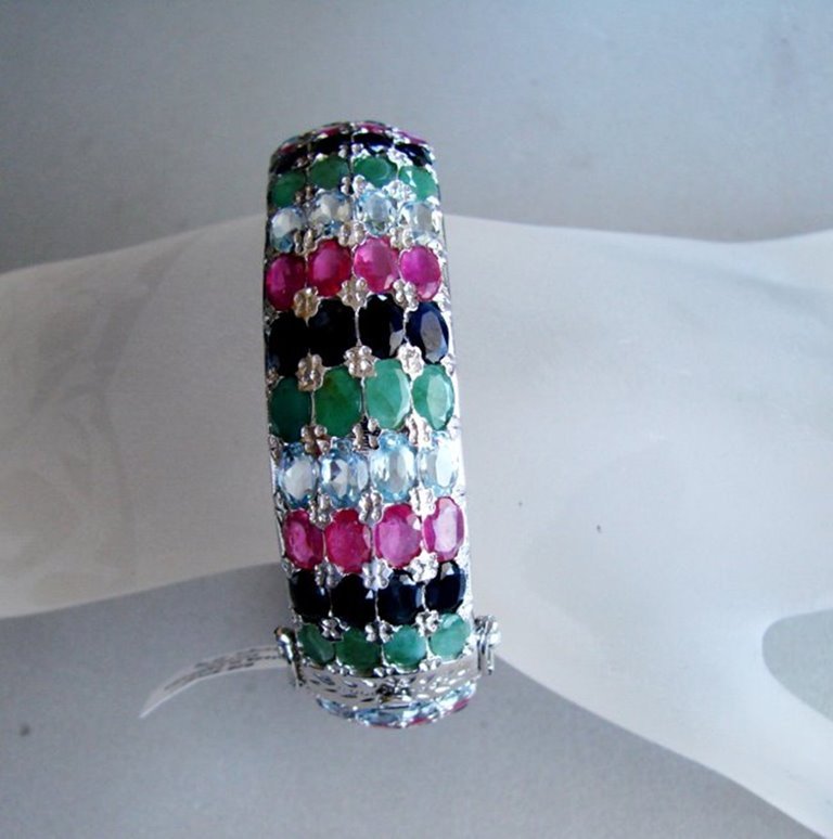 Natural Gem: Mullti-Color Bangle 158.70Ct 18k W/g (1 of 6)