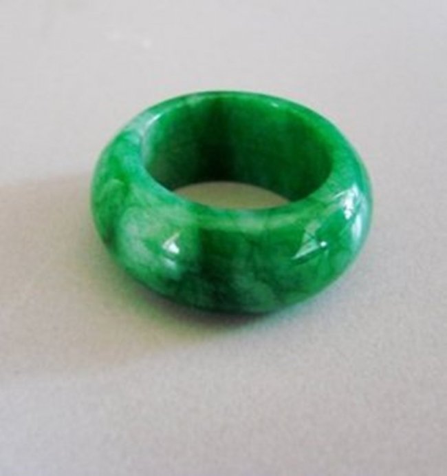 Natural Chinese Jadeite Jade Ring Grade A Size: 8. (1 of 2)