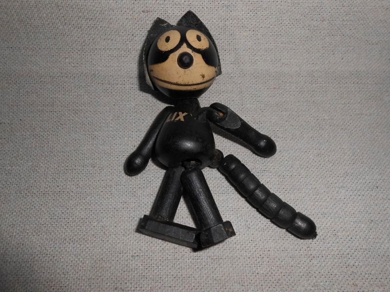 FELIX THE CAT WOODEN TOY: 1920's wooden Felix the Cat with leather ears.
