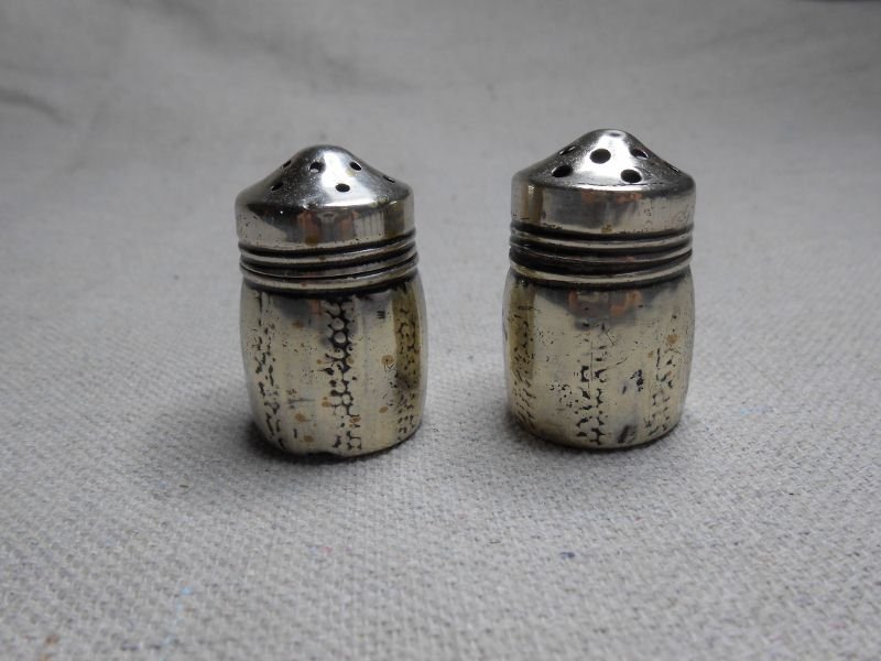 ANTIQUE STERLING SILVER SALT AND PEPPER: Beautiful antiqe sterling silver salt and pepper set