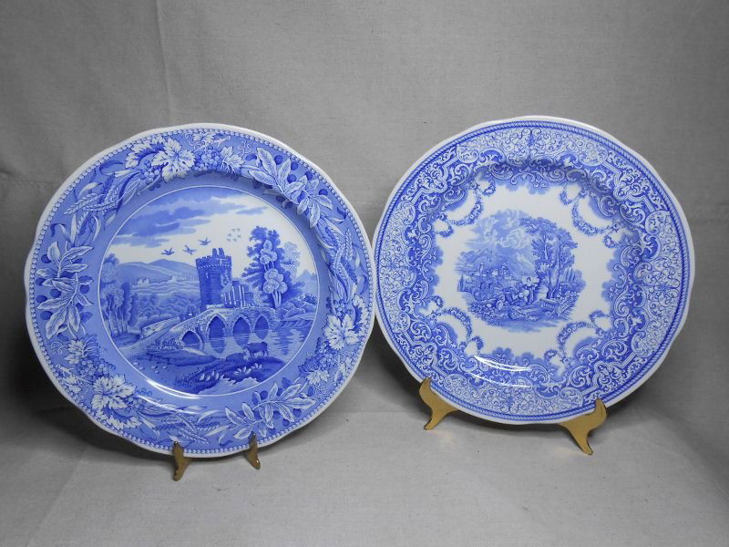 LOT OF 8 SPODE COLLECTOR PLATES: Set of (8) Spode Blue Room Collection plates. 10-1/4" 1. "Lucano" 2. "Continental Views" 3. "Aesop's Fabels" 4. "Milkmaid" 5. "Woodman" 6. "Caramanian" 7. "Warwick Vase" 8. "Rome