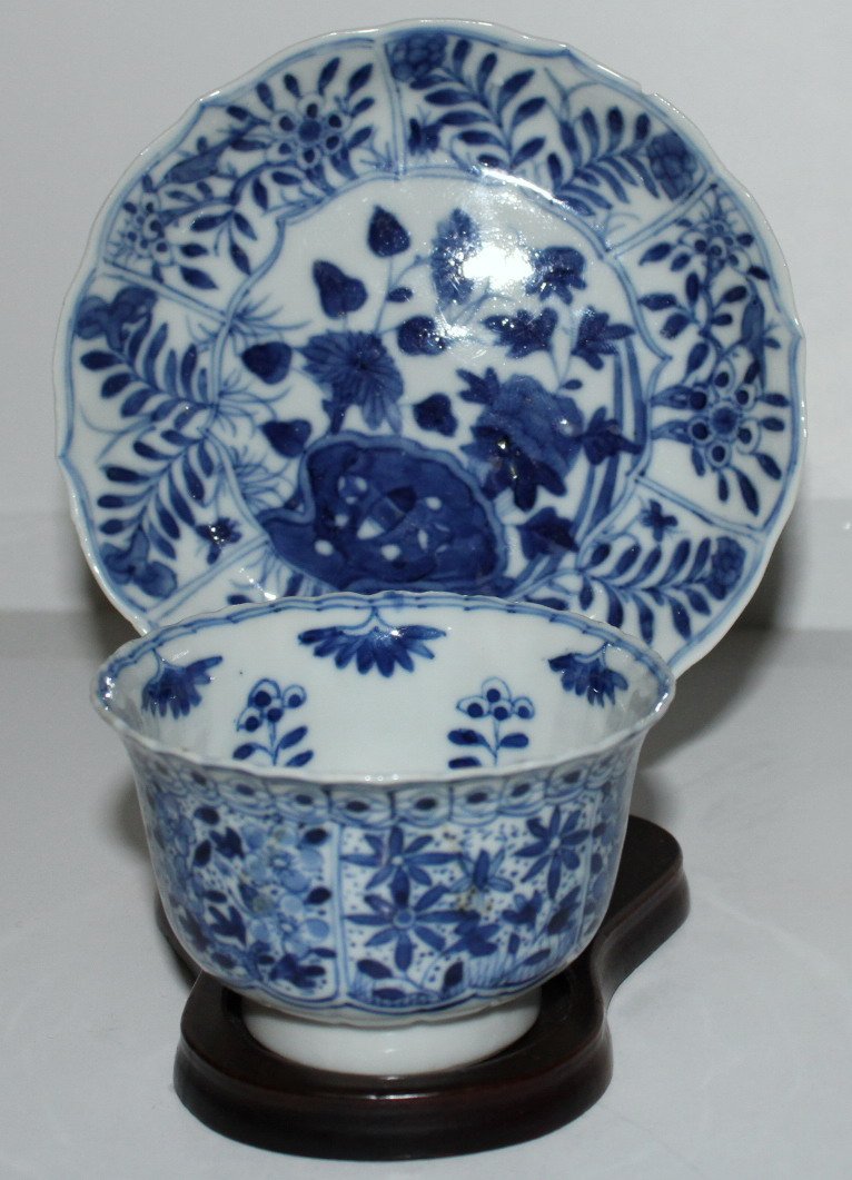 TWO CHINESE BLUE AND WHITE CUP AND SAUCER (2X) (1 of 3)