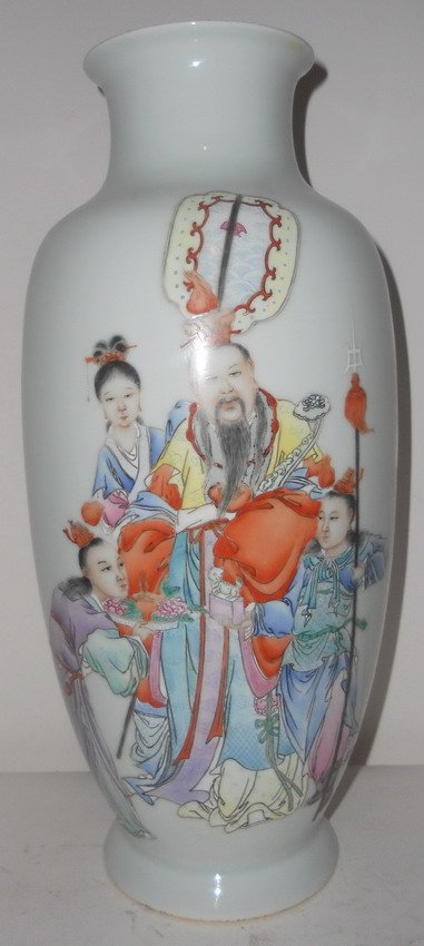 A Chinese famille rose vase.: A Chinese famille rose vase, Wang HsiaoTong mark.H:12.25" (31.5cm) Shipping within Canada & continental U.S.A. $45. Shipping to China $70. All other countries, please Email for shipping rates.