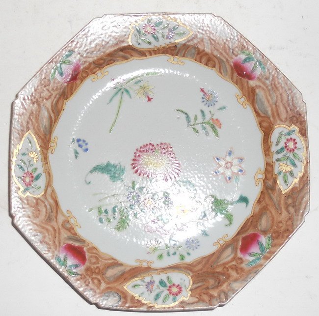 A Chinese export faux-bois plate.: A Chinese export faux-bois plate, decorated with flowers. D:22.3cm (8.75") Shipping within Canada & continental U.S.A. $28. Shipping to China $45. All other countries, please Email for shipping rates.