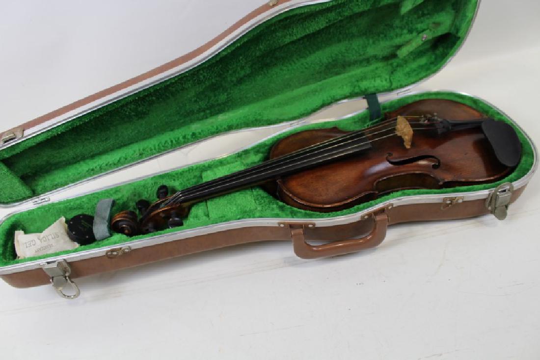 Strainer Violin & Case (1 of 10)