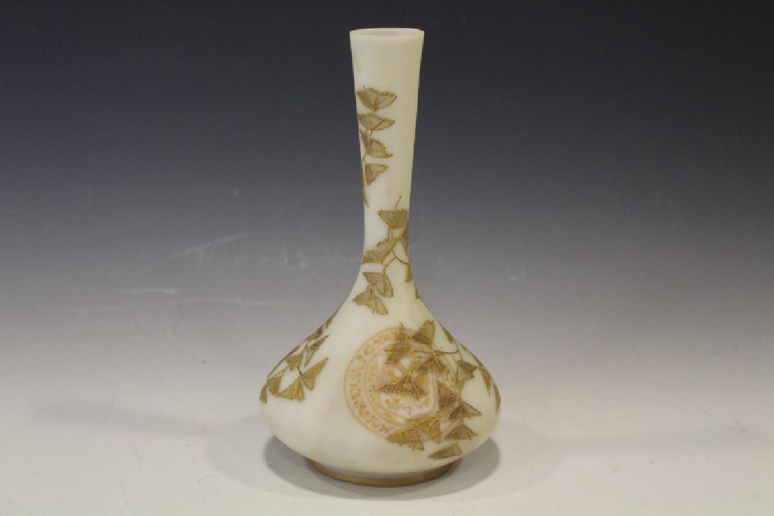 Mt. Washington Crown Milano Stick Vase (1 of 2)