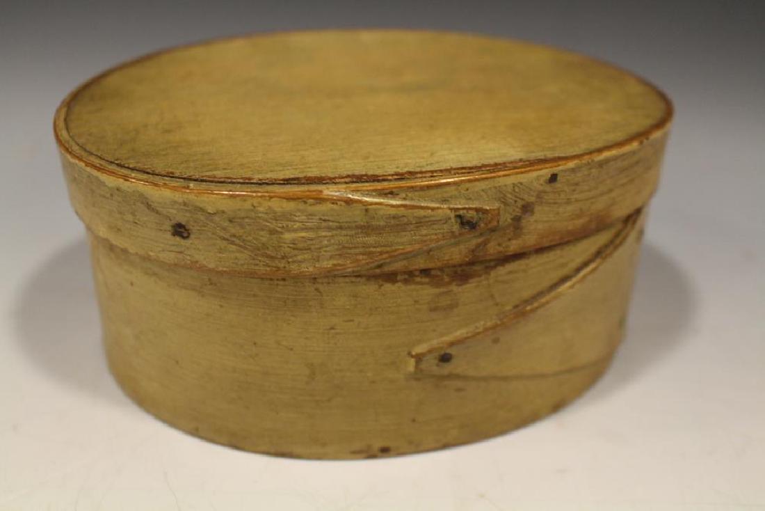 Small Ecru Painted Oval Pantry Box Single Finger Laps: Small ecru painted oval pantry box, single finger laps on lid and base, 6 1/4" W x 2 3/4" H x 4 3/4" D. Very good condition.