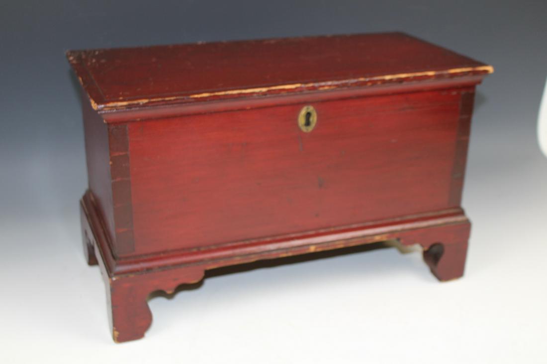 19th C Miniature 6-Board Pennsylvania Blanket Box (1 of 8)