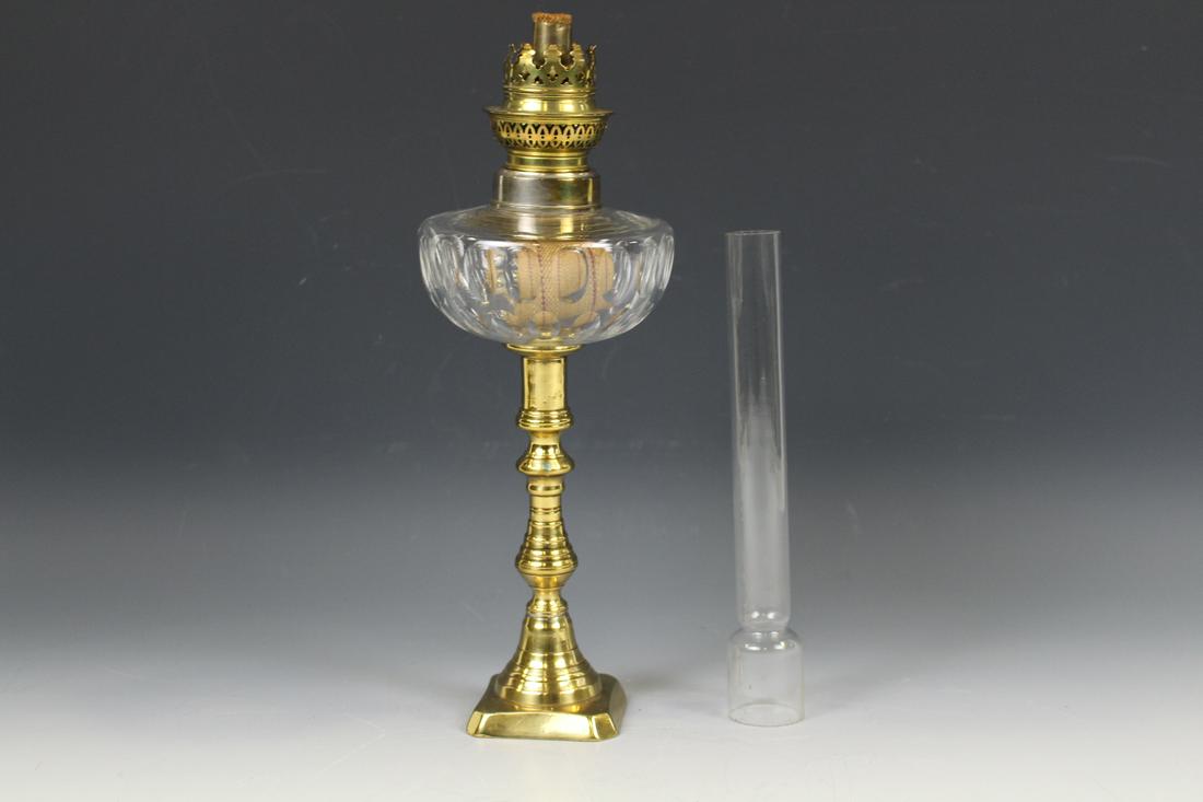 Victorian Glass Peg Oil Lamp Push-up Candlestick (1 of 2)