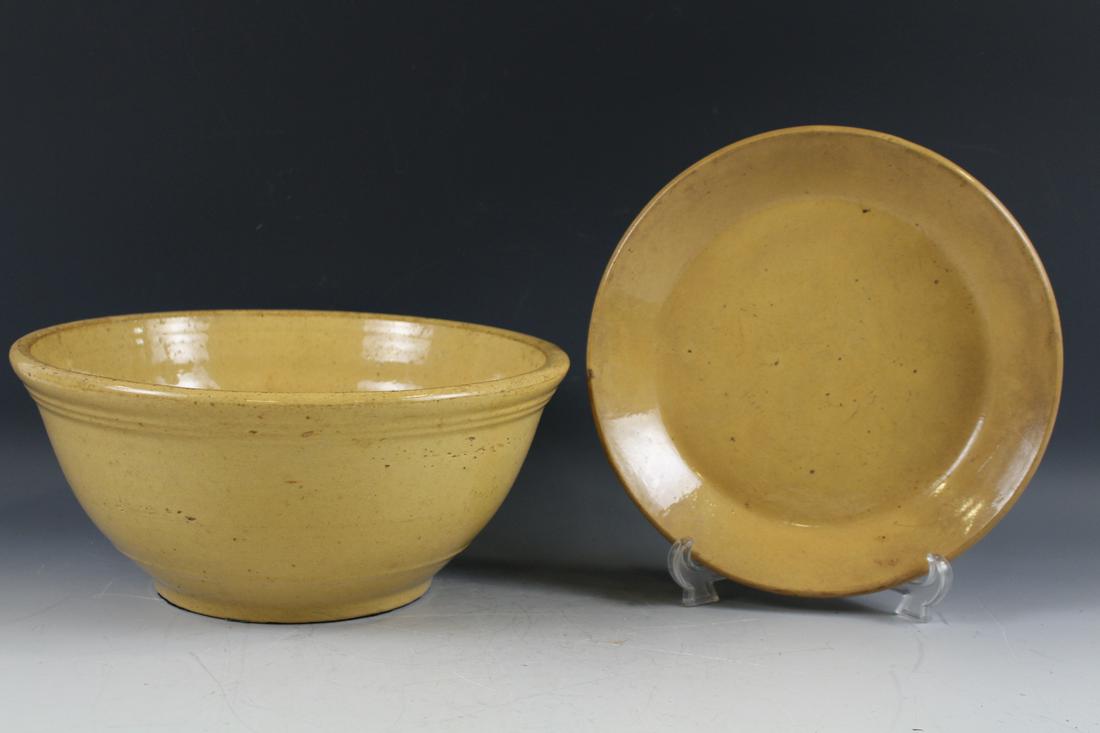 Yellowware Large Mixing Bowl & Pie Plate (1 of 3)