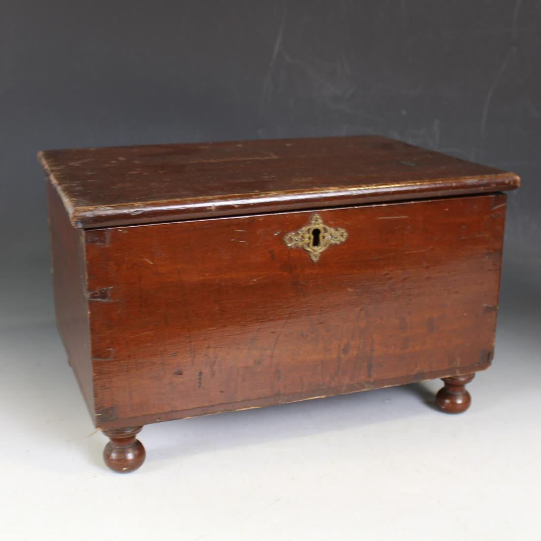 Early 19th C Miniature Childs Blanket Box (1 of 4)
