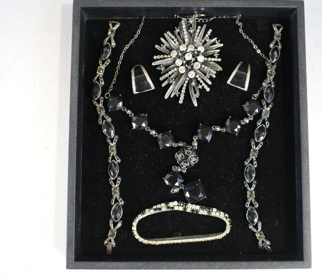 Vintage Costume Jewelry - Black & Rhinestones (1 of 5)