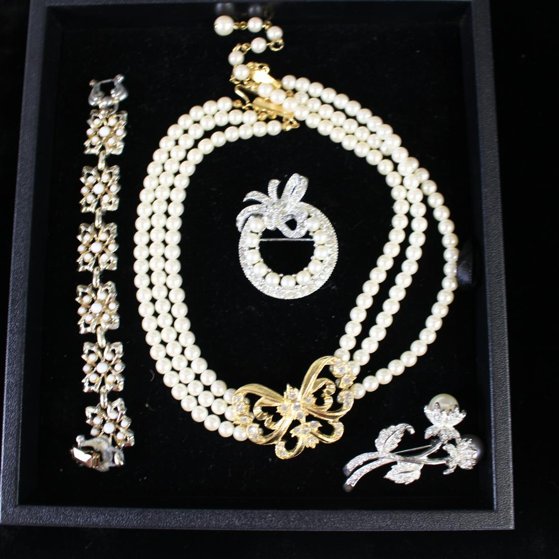 Vintage Costume Rhinestone & Pearl Jewelry (1 of 4)
