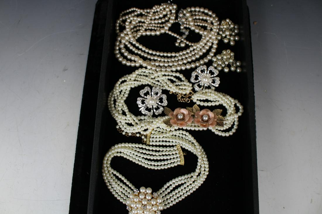 Vintage Costume Jewelry Pearls & Rhinestones (1 of 6)