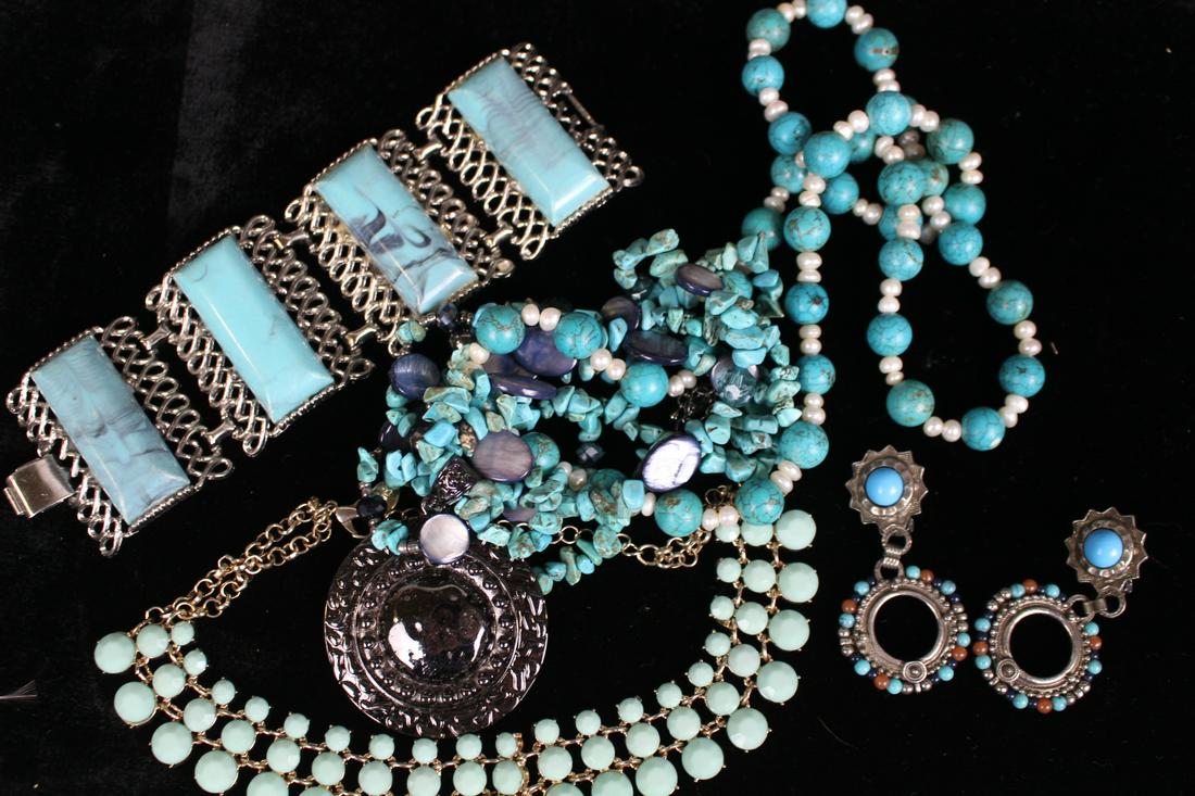 Vintage Costume Jewelry - Faux Turquoise (1 of 5)