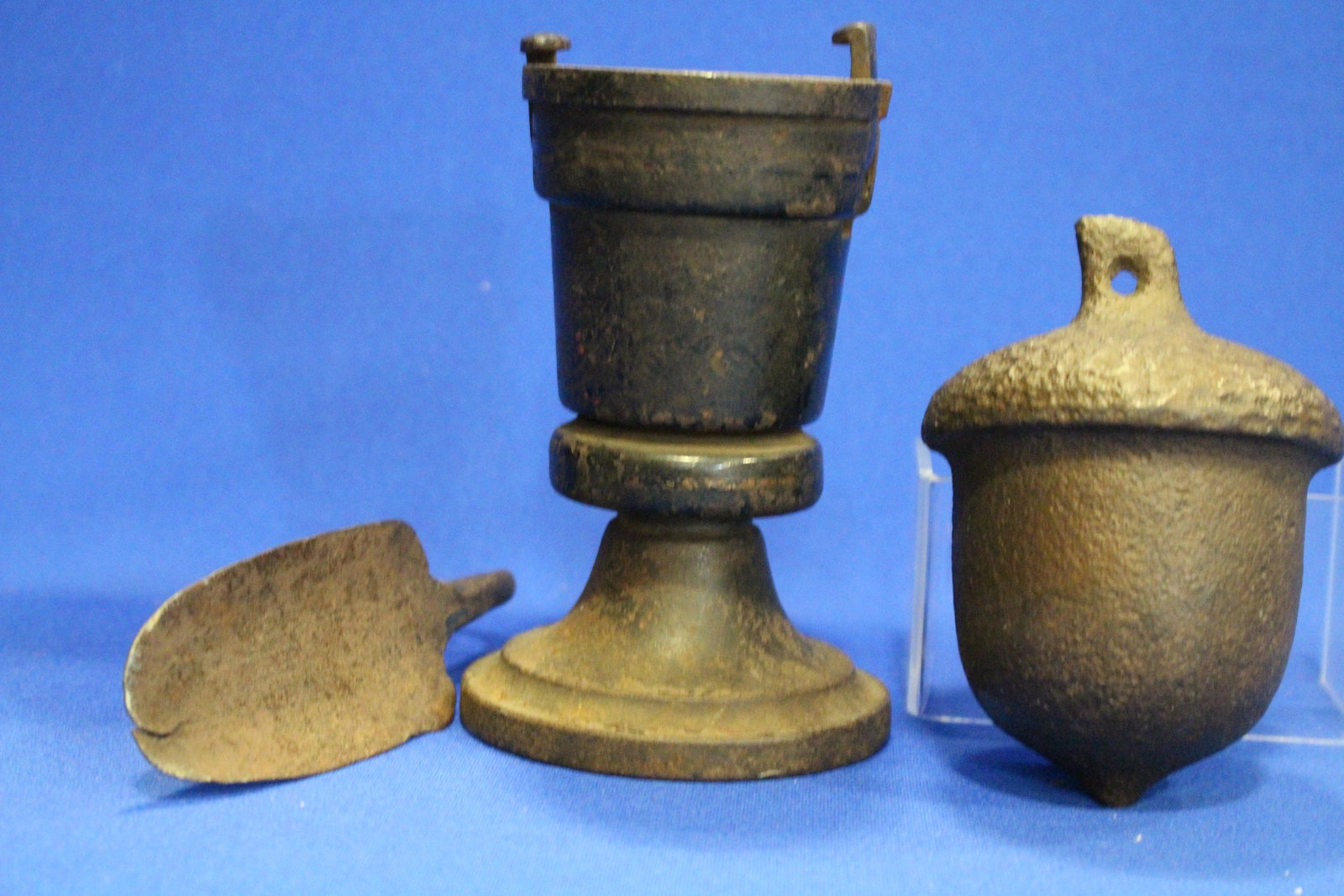 19th C Cast Iron Acorn Gate Weight & Shoe Horn (1 of 3)