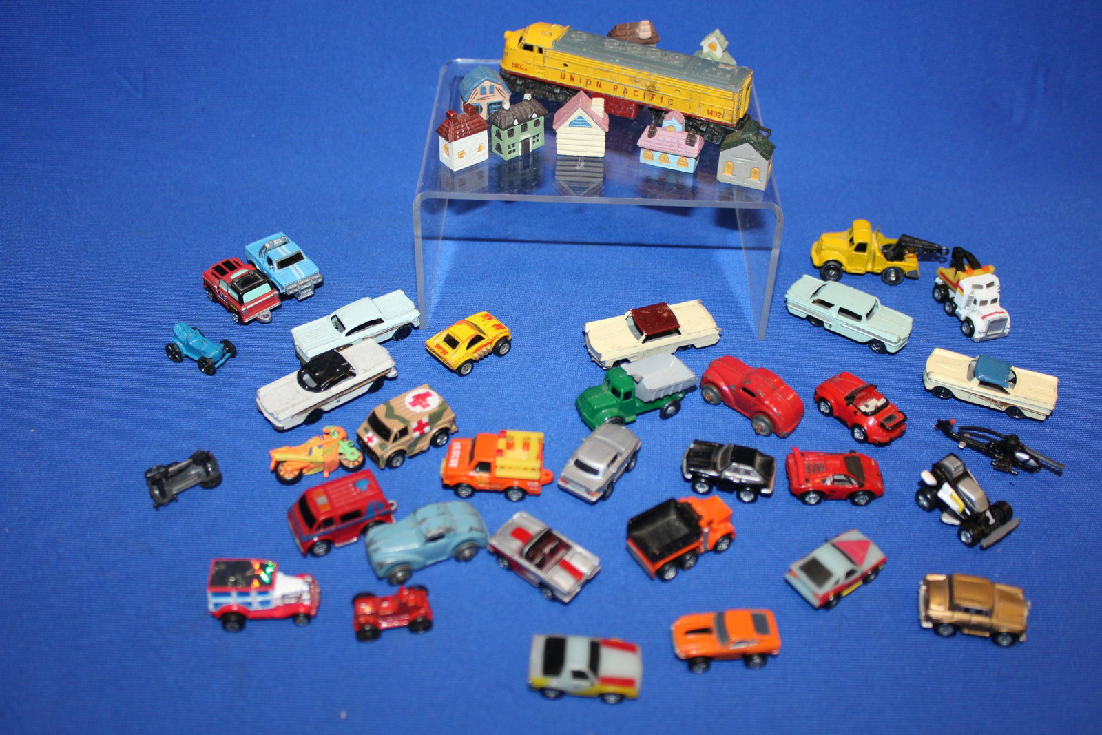 Boxlot of Miniature Metal Cars, Trucks, More: Boxlot of Miniature Metal Cars, Trucks, More