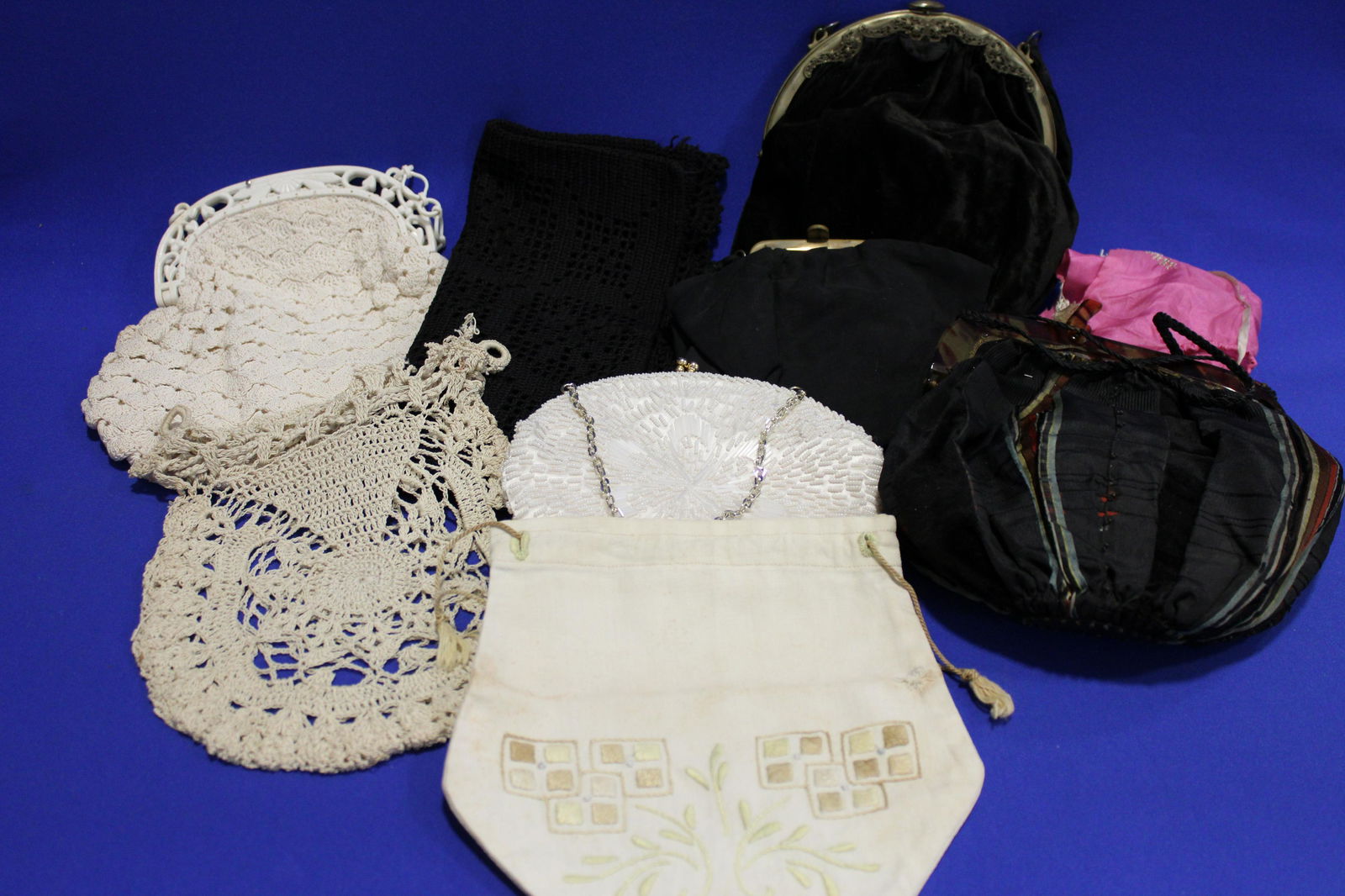 Lot of 8 Misc Lady's Purses (1 of 1)