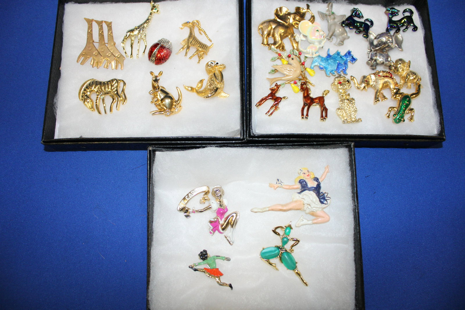 Group of Scatter Pins Jewelry Mostly Animals & Ballerinas: Group of Scatter Pins Jewelry Mostly Animals & Ballerinas