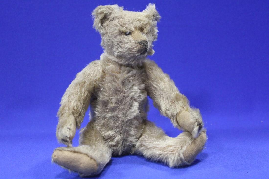 Early 1900 Small Blond Mohair Steiff Bear: Early 1900 Small Blond Mohair Steiff Bear - long mohair, felt pads with stitched nails, moveable legs, long snout with stitched nose and mouth, slight hump, tiny metal button in his left ear, 10" H, (
