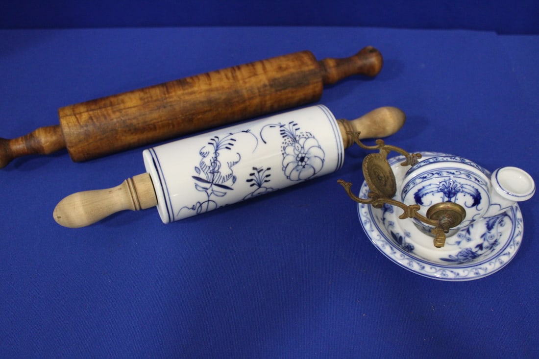 Blue Onion Rolling Pin &Tilt Dish &Tiger Maple Rolling Pin: Blue Onion Rolling Pin &Tilt Dish &Tiger Maple Rolling Pin - 1) blue onion tilting dish?, not sure how it is used with under plate; blue onion rolling pin; tiger maple rolling pin.