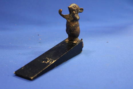 Robert Thompson Designed Mouse Door Stop: Mouse Door Stop by Yorkshire Artist/Designer Robert "Mouseman" Thompson, 4" H. Scratch to wood, see photo. The mouse is cast metal and the wedge is wooden.