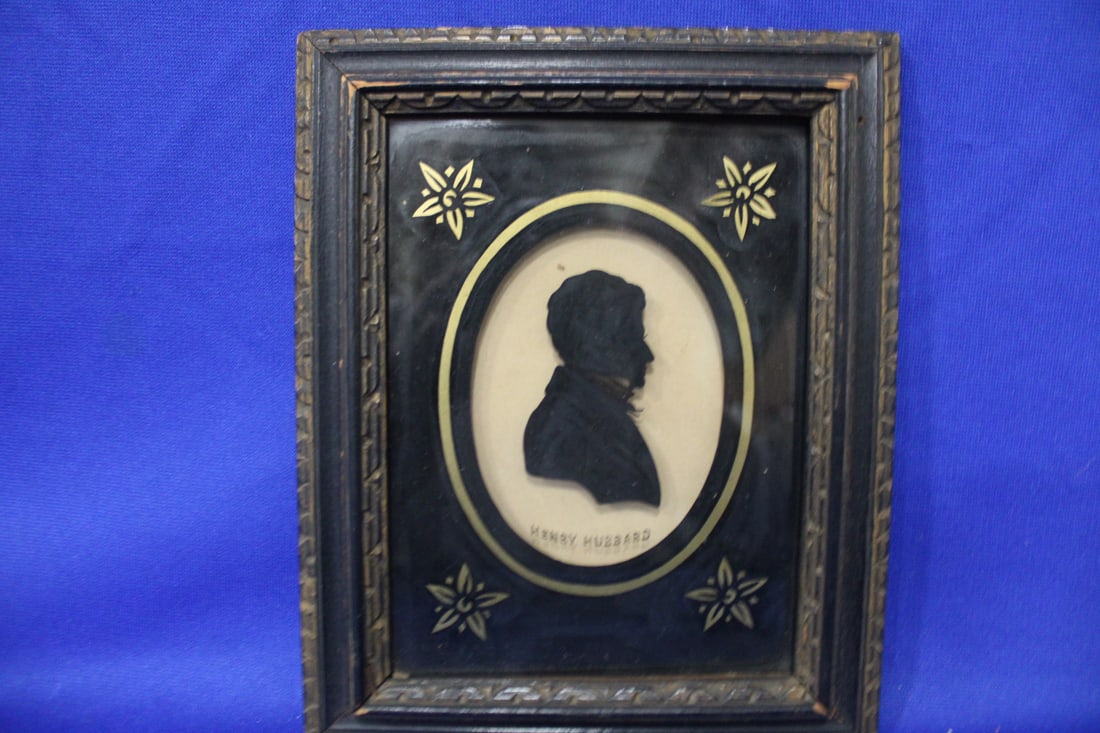 Henry Hubbard Silhouette 1784-1857 NH Governor: Henry Hubbard Silhouette (May 3, 1784 – June 5, 1857) - all original silhouette painted on glass with eglomise decoration, original carved and paint-highlighted wooden frame with original undisturbe