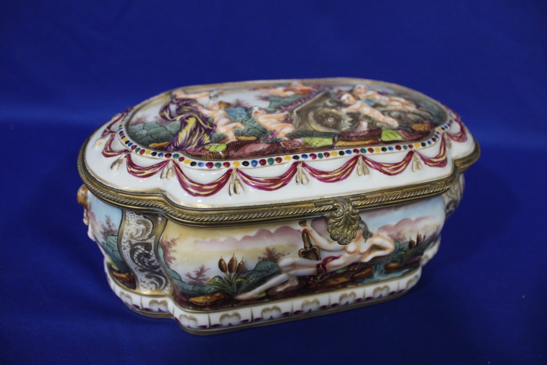 Large Capodimonte Cupids & Chariot Jewelry Box (1 of 5)