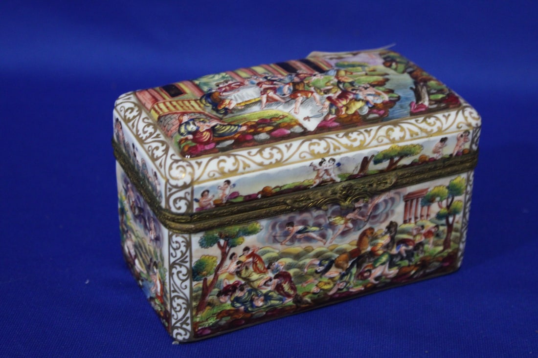 19th C Capodimonte Marie Antoinette Casket (1 of 4)