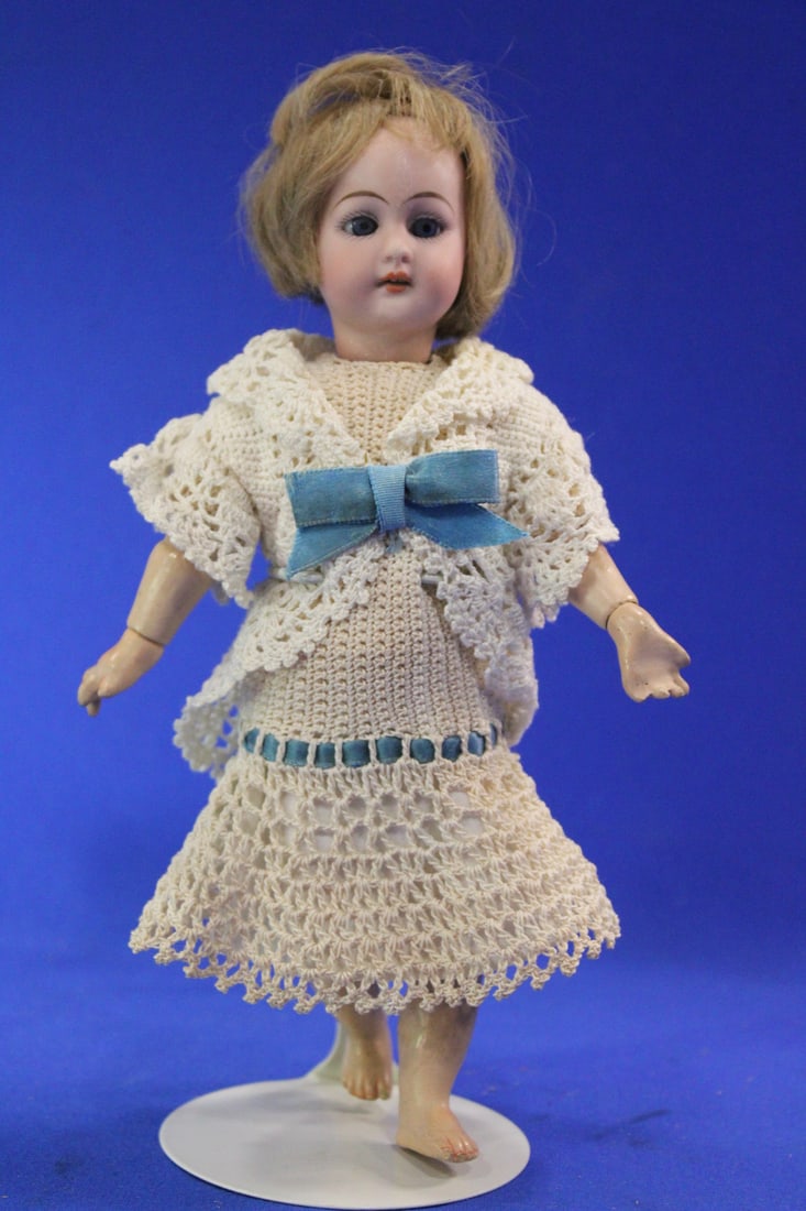 Early 20th C 79-3 DEP S & H Bisque Head: Early 20th C Bisque Socket Head Doll 79-3 DEP S&H / Simon & Halbig, fully jointed body including wrists, fixed blue glass eyes, OM with teeth, dark blond mohair wig, compo body, fancy, professionally