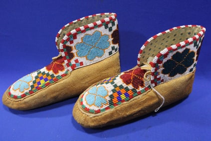 Early 20th C Canadian Cree Beaded Moccasins 257
