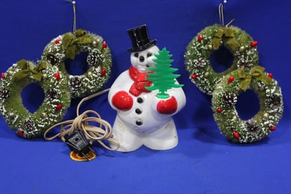 Christmas Lot - Lighted Snowman, Wreaths