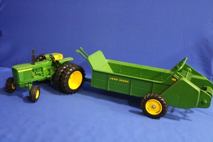 Cast Iron John Deere Tractor & Spreader Wagon