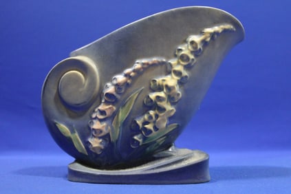 Roseville Pottery Foxglove Cornucopia Vase